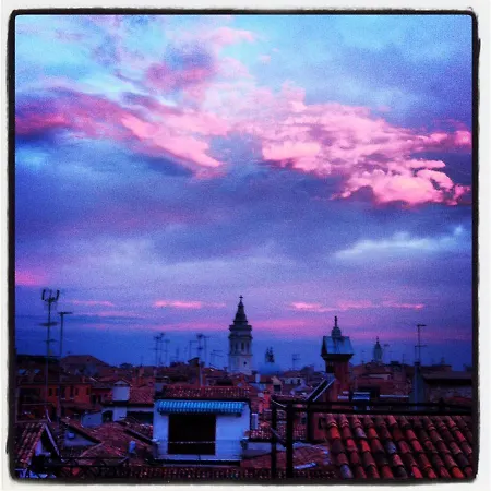 Lion Rooftop Novita' * Venedig